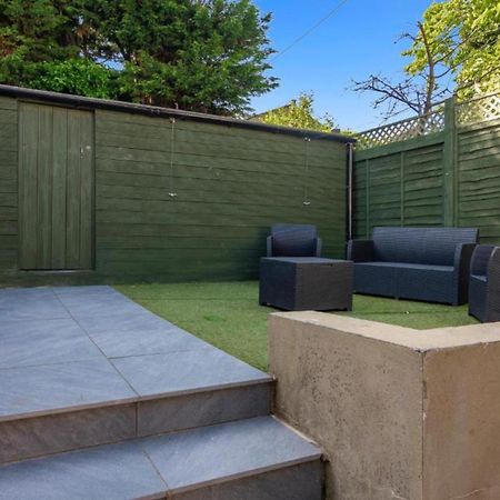 Onsitestays - Tranquil 2 Bedroom Apartment With Large Kitchen, Private Garden Near Wimbledon Station London Exteriör bild