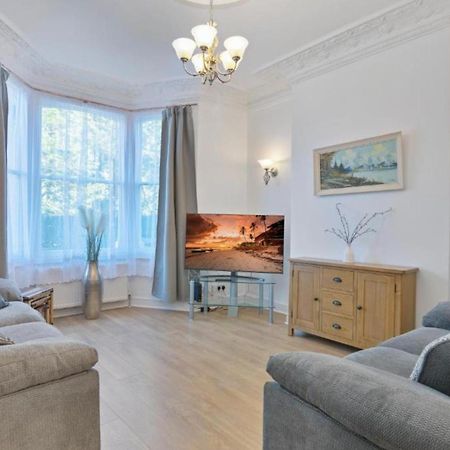 Onsitestays - Tranquil 2 Bedroom Apartment With Large Kitchen, Private Garden Near Wimbledon Station London Exteriör bild