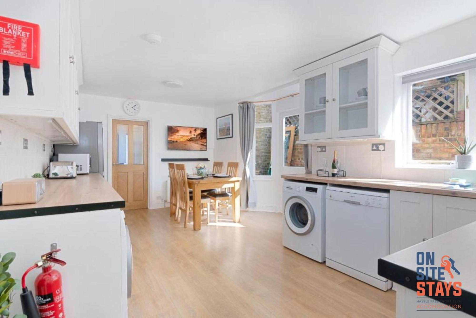 Onsitestays - Tranquil 2 Bedroom Apartment With Large Kitchen, Private Garden Near Wimbledon Station London Exteriör bild