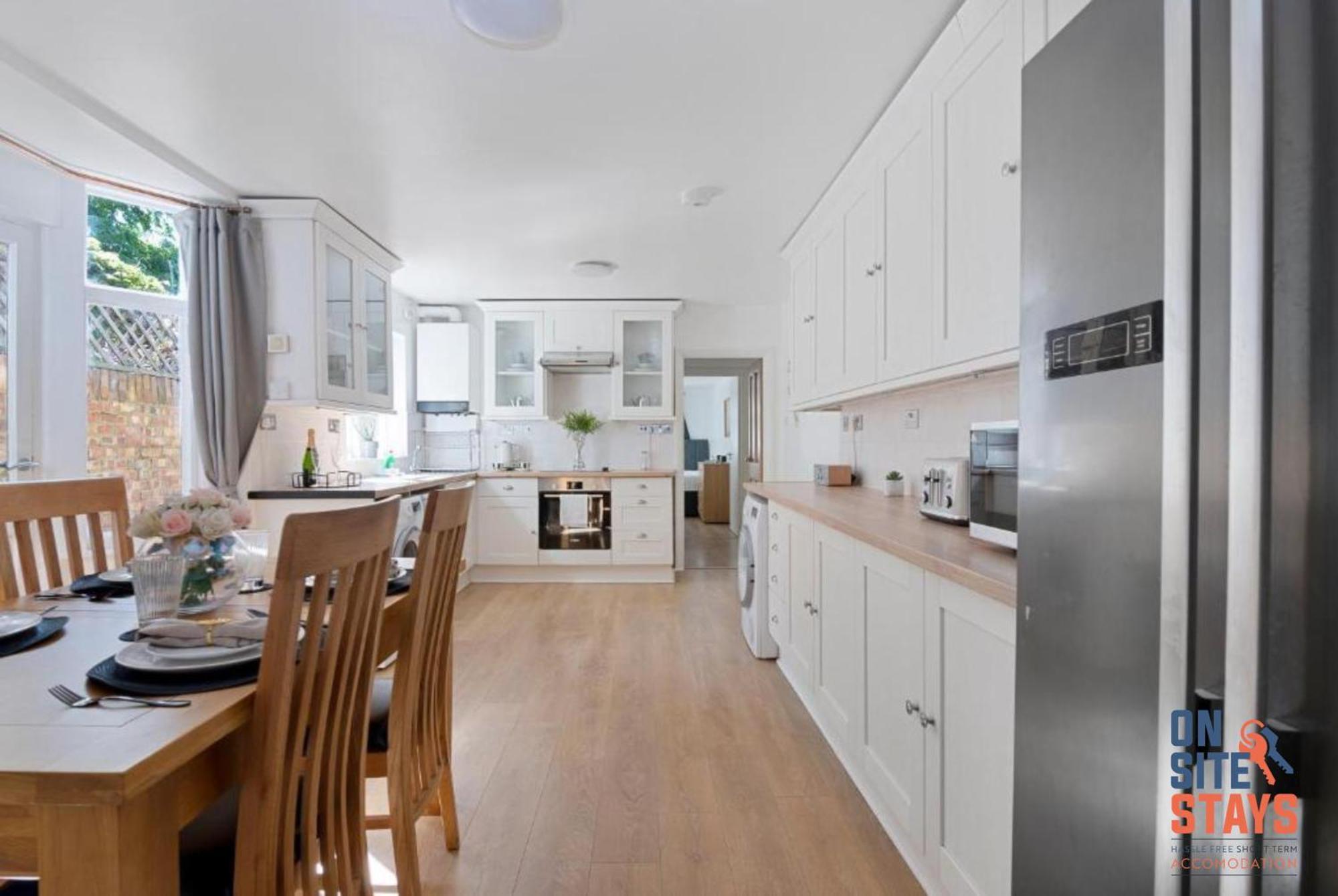 Onsitestays - Tranquil 2 Bedroom Apartment With Large Kitchen, Private Garden Near Wimbledon Station London Exteriör bild