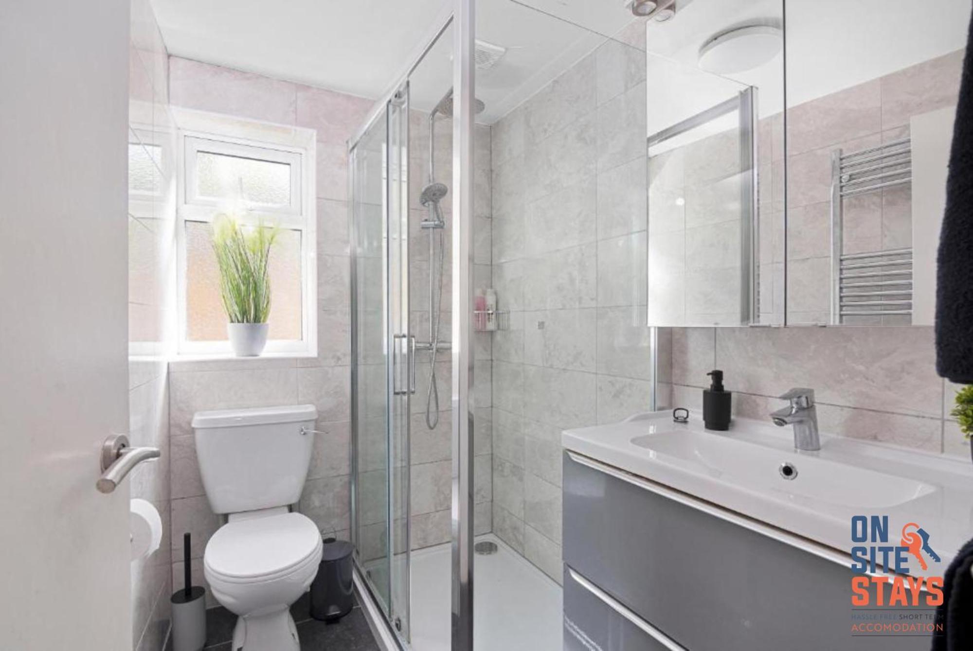 Onsitestays - Tranquil 2 Bedroom Apartment With Large Kitchen, Private Garden Near Wimbledon Station London Exteriör bild