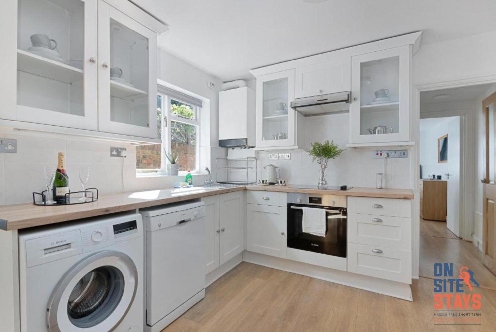 Onsitestays - Tranquil 2 Bedroom Apartment With Large Kitchen, Private Garden Near Wimbledon Station London Exteriör bild