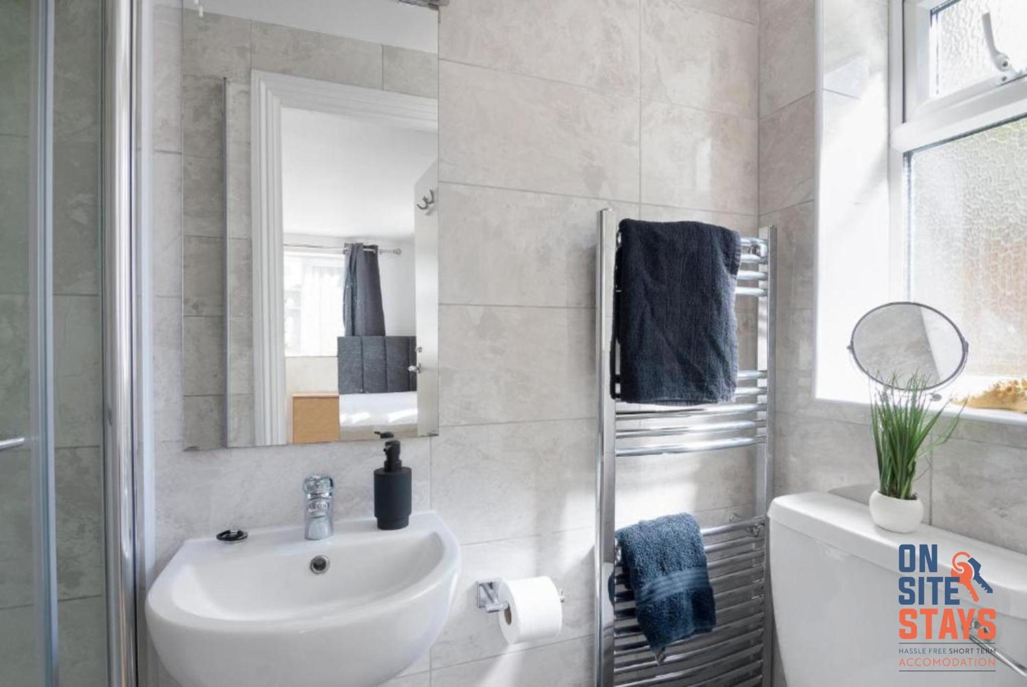 Onsitestays - Tranquil 2 Bedroom Apartment With Large Kitchen, Private Garden Near Wimbledon Station London Exteriör bild