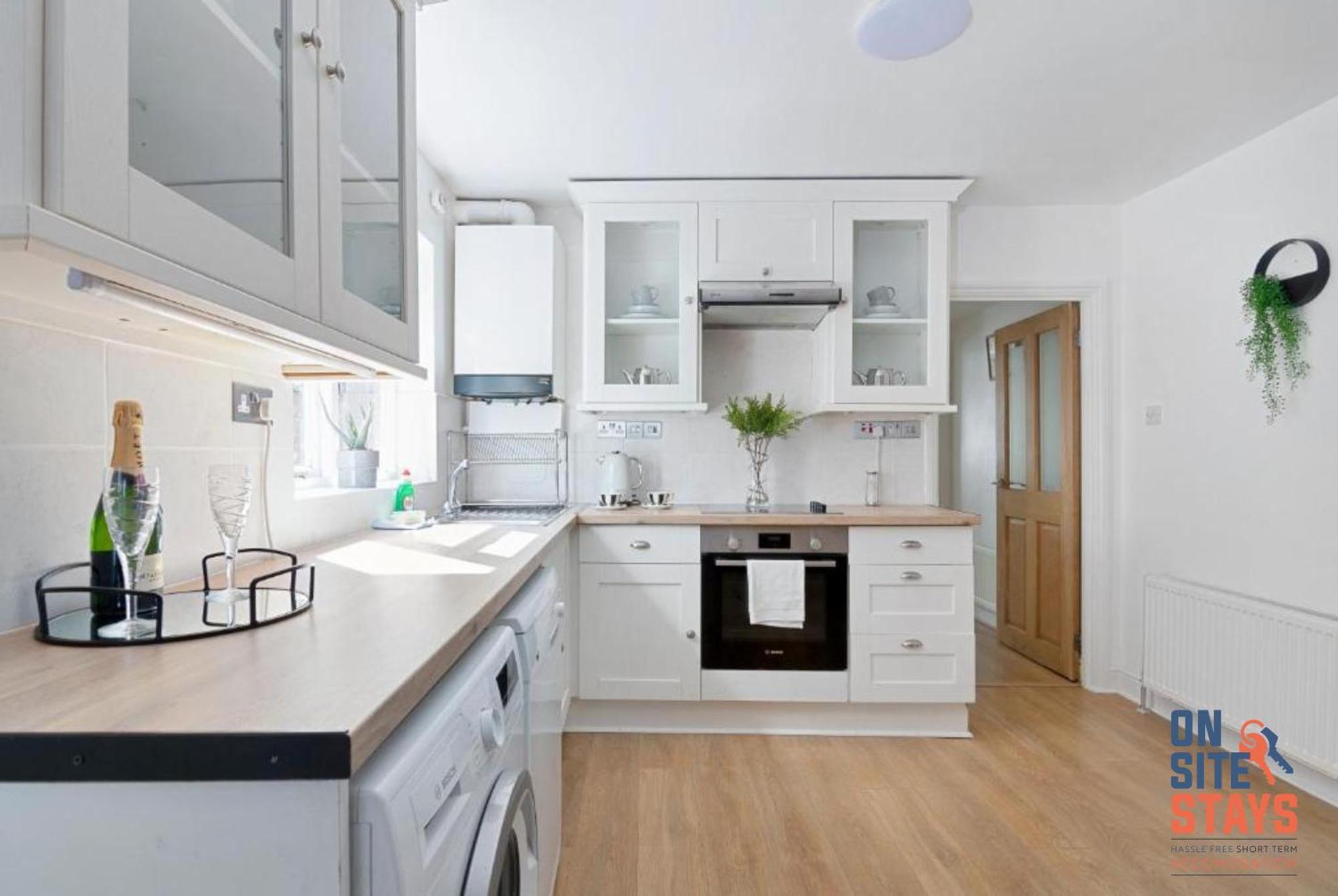 Onsitestays - Tranquil 2 Bedroom Apartment With Large Kitchen, Private Garden Near Wimbledon Station London Exteriör bild