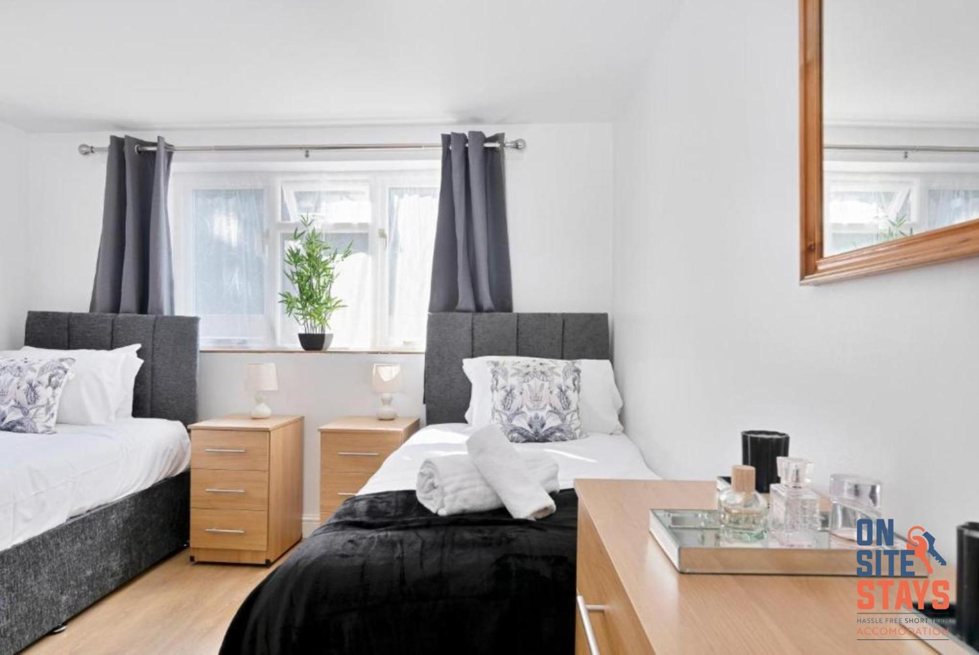 Onsitestays - Tranquil 2 Bedroom Apartment With Large Kitchen, Private Garden Near Wimbledon Station London Exteriör bild