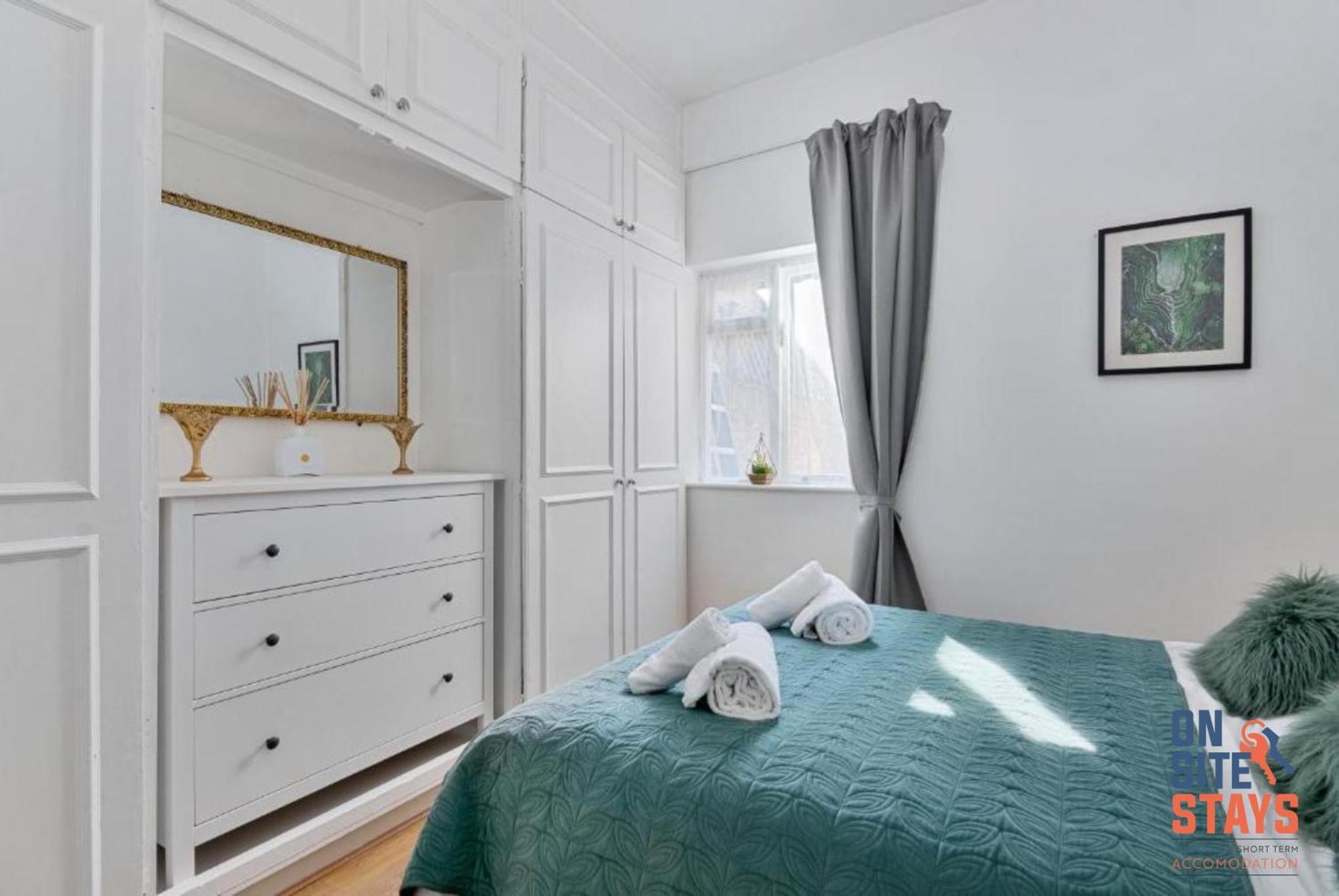 Onsitestays - Tranquil 2 Bedroom Apartment With Large Kitchen, Private Garden Near Wimbledon Station London Exteriör bild