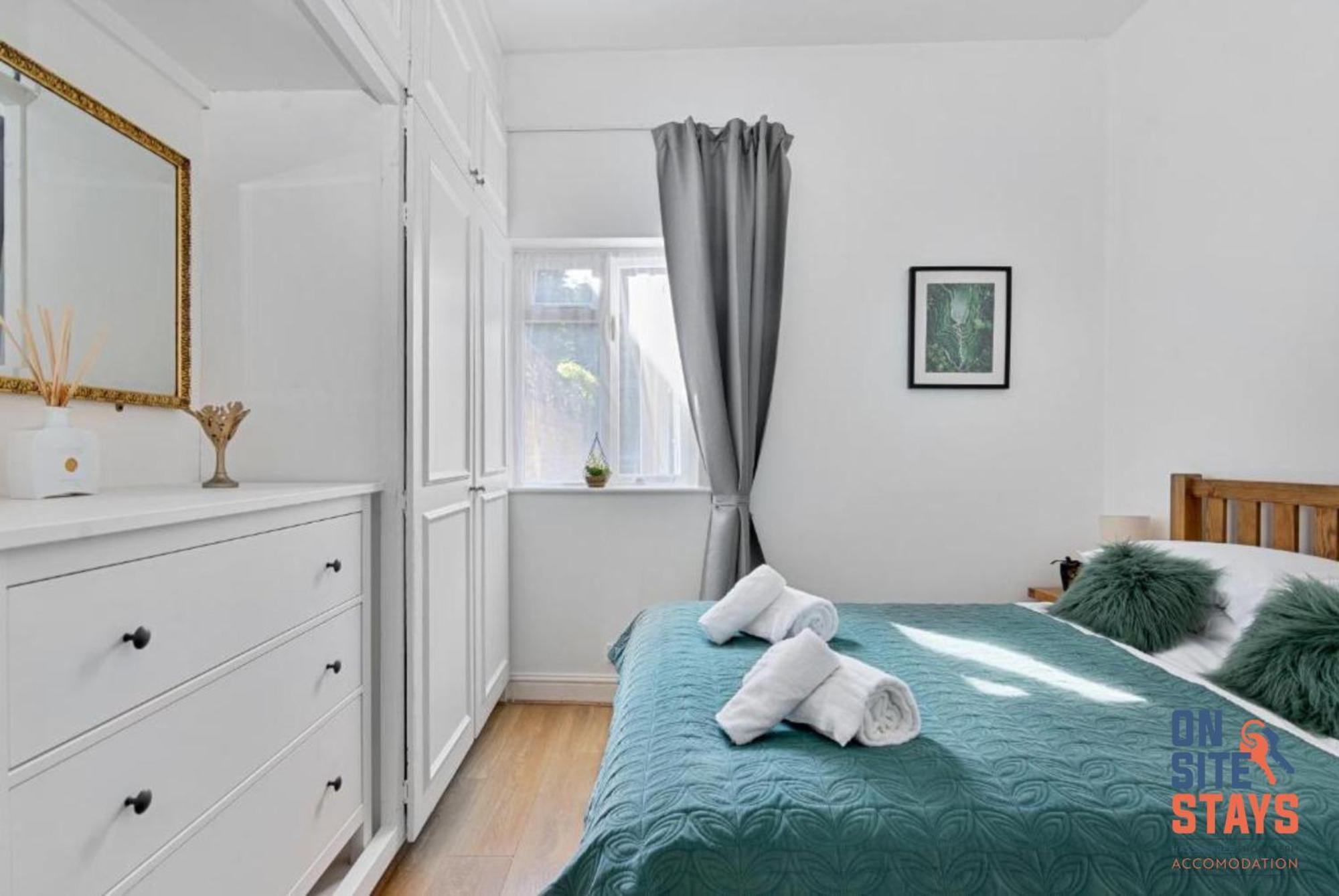 Onsitestays - Tranquil 2 Bedroom Apartment With Large Kitchen, Private Garden Near Wimbledon Station London Exteriör bild