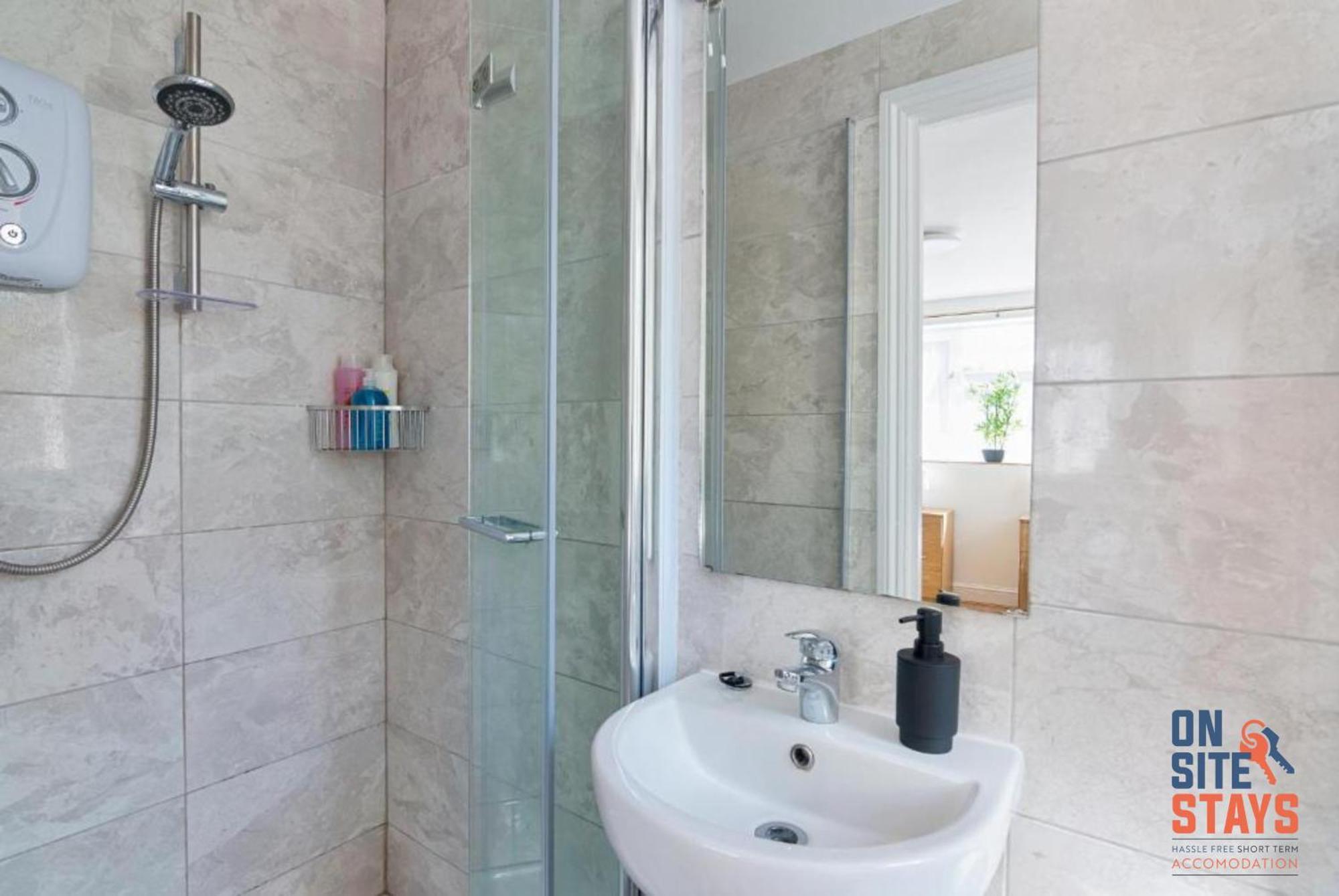 Onsitestays - Tranquil 2 Bedroom Apartment With Large Kitchen, Private Garden Near Wimbledon Station London Exteriör bild